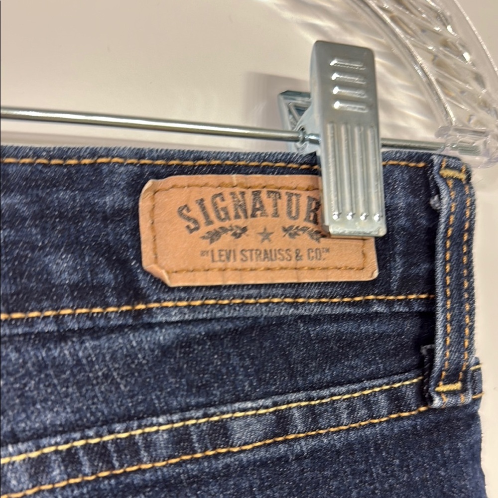 Levi's Women's Capri length Jeans - Deep Indigo - Picture 6 of 7